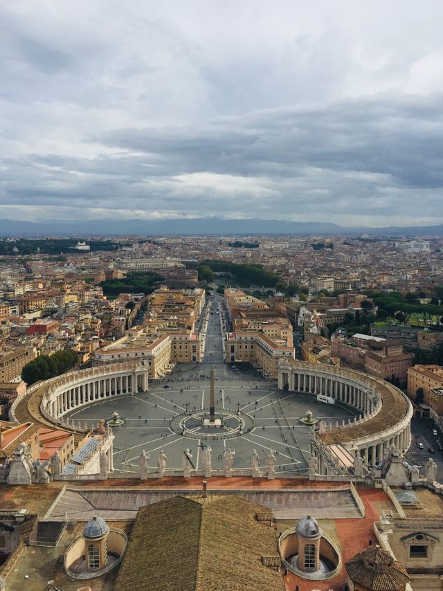 Vista aerea di piazza San Pietro e del colonnato del Bernini